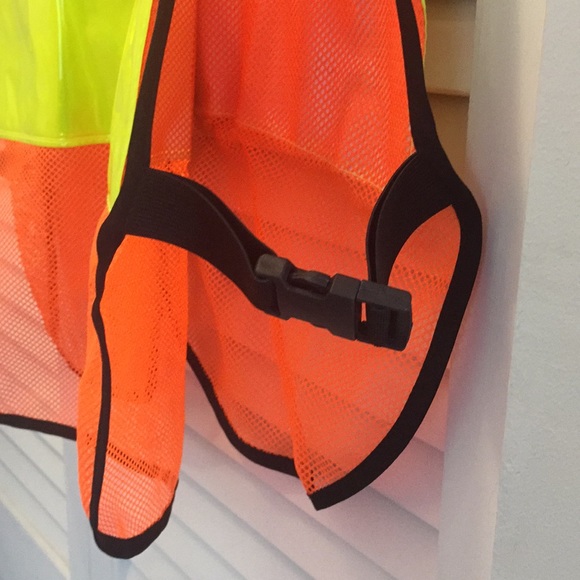 Reflective vest - Picture 3 of 9